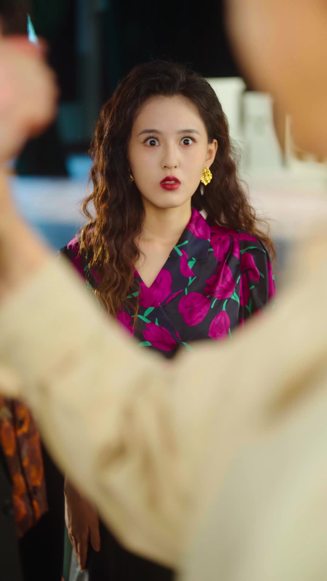 الحلقة 18 - زوجة الثمانينات والضابط العنيد